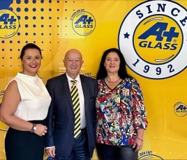 De gauche à droite : Nelly Pérez (directrice du réseau), Pierre Pérez (fondateur) et Marie-Pierre Tanugi de Jongh (présidente du directoire d'A+Glass).