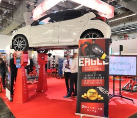 Le système de mesure laser Eagle a valu à Célette l'Innovation Award sur Automechanika Francfort 2022.