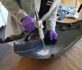 Avec sa vitesse de polymérisation rapide, le PU 9225 SF de Teroson dédié à la réparation des plastiques est l'un des produits Henkel labellisés depuis le plus longtemps par CESVI France.