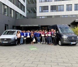 Mercedes Benz Van France avec étudiants