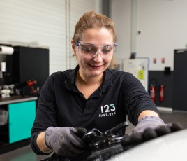 123 PARE-BRISE technicienne