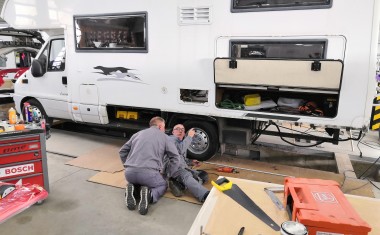 Réparation camping-car à la Carrosserie Arc-en-Ciel