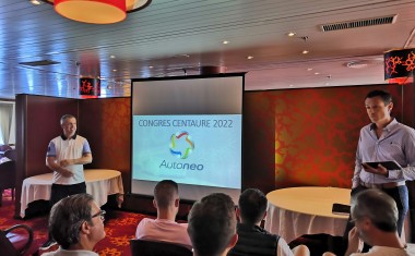 Rémi Renaudo (à gauche), directeur commercial d'Autoneo, et Maxime Falconnet, président du réseau, ont annoncé le lancement d'une signalétique commune à tous les adhérents.