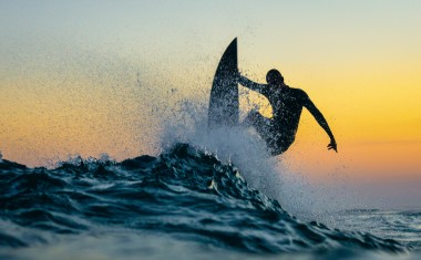 Surf vague AdobeStock