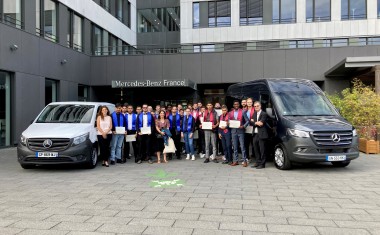 Mercedes Benz Van France avec étudiants