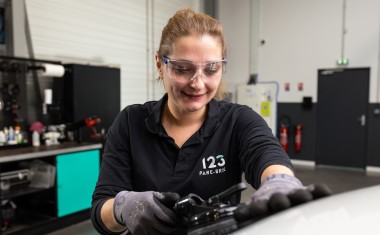 123 PARE-BRISE technicienne