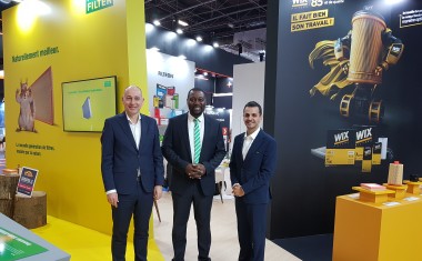 De g. à d. : Jorge Sala, VP Automotive Aftermarket Europe, Cédric Dackam, Pdt et DG Automotive Aftermarket Monde, Philippe Astier, Directeur Commercial Automotive Aftermarket. France et Benelux.