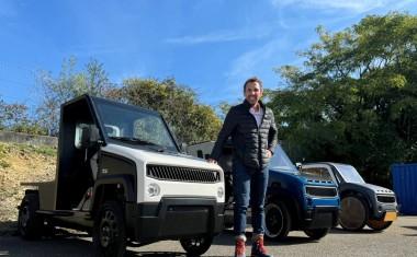 Benoît Trouvé devant l’utilitaire Midipile. L’homologation du véhicule est attendue pour le printemps prochain.