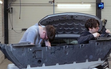 Jeunes carrossiers au travail étude Weinmann Univ Toulouse