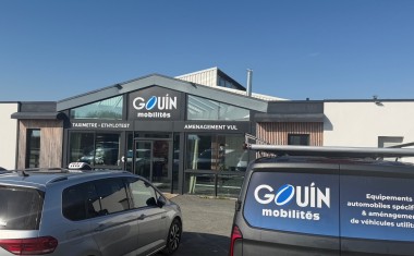 Les deux associés ont déménagé les activités de Gouin Mobilités dans un local attenant au garage DSI Niort.