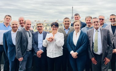 Francis POUSSE et Nichade PIARALY Stations-service Mobilians