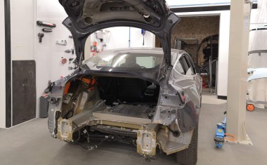 Tesla Model 3 en réparation
