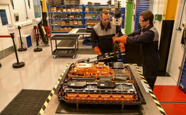 Autocraft-EV-REVIVE-WORKSHOP-battery-dismantling-300dpi1 (1)