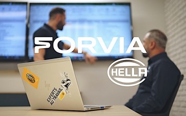 Adrien Mallinjoud, chef de produit, et Stéphane Bouley, responsable grands comptes chez Hella France