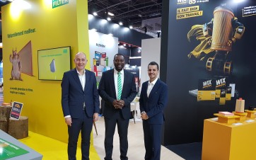 De g. à d. : Jorge Sala, VP Automotive Aftermarket Europe, Cédric Dackam, Pdt et DG Automotive Aftermarket Monde, Philippe Astier, Directeur Commercial Automotive Aftermarket. France et Benelux.