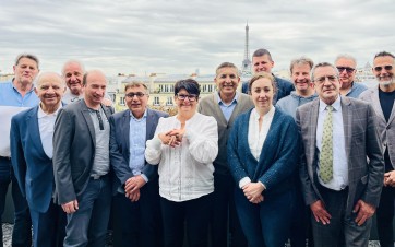 Francis POUSSE et Nichade PIARALY Stations-service Mobilians