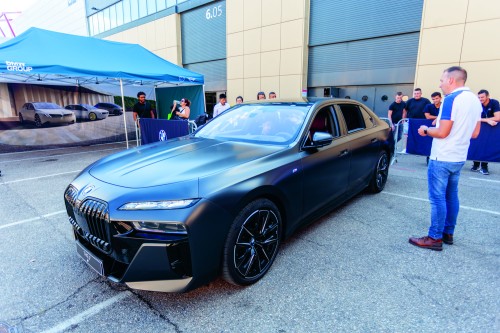 BMW i7