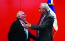 Bernard Gicquel a reçu l’insigne des mains de son parrain Michel Bellanger, vice-président de la Société nationale des Meilleurs Ouvriers de France.