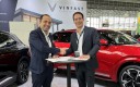Hakan Ceylan, directeur général adjoint Ventes & Marketing VinFast Europe et Derk Roodhuyzen de Vries, P-DG et cofondateur de Fixico