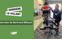 Bertrand Billaud en train de réparer une moto