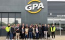 Les équipes de Capsauto et GPA réunies devant le siège drômois du recycleur.